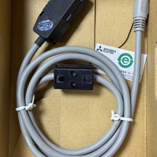 CÁP KẾT NỐI MITSUBISHI GT10-C10R4-8PC CÁP KẾT NỐI MITSUBISHI GT10-C10R4-8PC